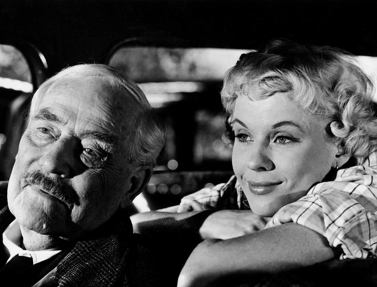 Joan1986_'s tweet photo. FRESAS SALVAJES (Ingmar Bergman, 1957). Fascinante cómo plantea temas de enorme profundidad: el sentido de la vida, la soledad en la vejez, la memoria, el egoísmo, el amor, la muerte… Impresionante en todos los sentidos, de una belleza excepcional. Te deja tocado. Maravillosa. https://t.co/O3zw19ZuIl