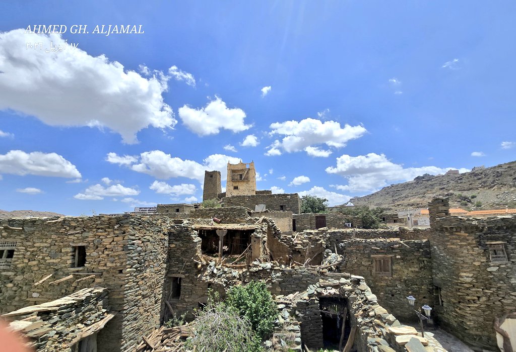 #الأطاولة
"مباشر"
صورة احترافية تعكس جمال الأجواء وروعة السحب والغيوم التي تزيّن سماء الأطاولة،
بعدسة المبدع الصديق. أحمد غرسان الجمال، الذي يلتقط الجمال بعدسته بإحساسٍ مميز ولمسةٍ فنية راقية.