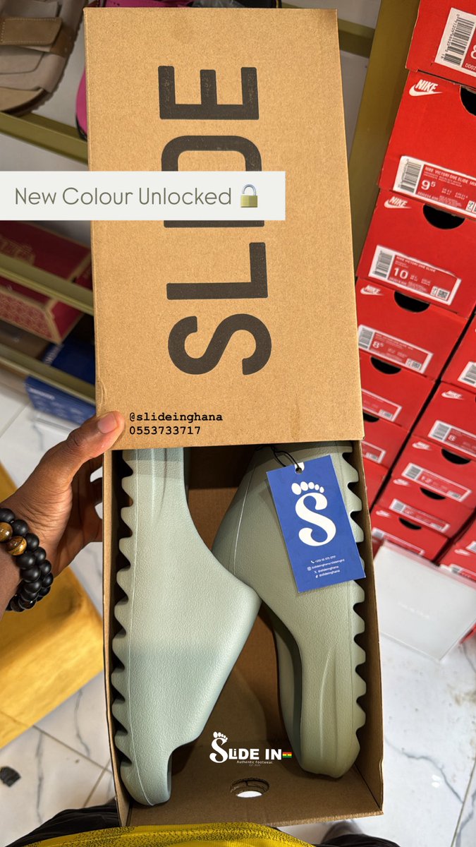 YEEZY SLIDES 

GH¢300

EU: 40 / 41 / 42 / 43 / 44 / 45

PAYMENT ON DELIVERY 📦