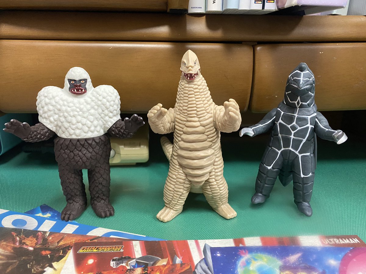 レッドキング　ドラコ　ギガス　全て1期　ウルトラマン　ヘッダー付き 再販版ドラコのソフビをレッドキング2代目とギガスのソフビと並べた