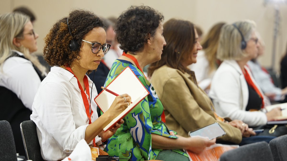 FEPS_Europe's tweet image. 👉Young men are moving right, young women are moving left… how true is this statement?👈 Watch the panel "Gender, politics and understanding of equality amongst #GenZ" to find out at the #GPM2026 in Barcelona! 🇪🇸
youtube.com/watch?v=S6Ioi9…

This familiar claim in academic analysis