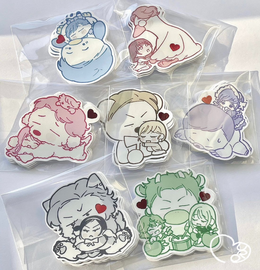 箔押し等をしたいばかりに納期がかなりわんぱくになったんですが、頼んでたグッズがきた〜😚♥️🫶全員分のどうぶつを描きました・・・ 