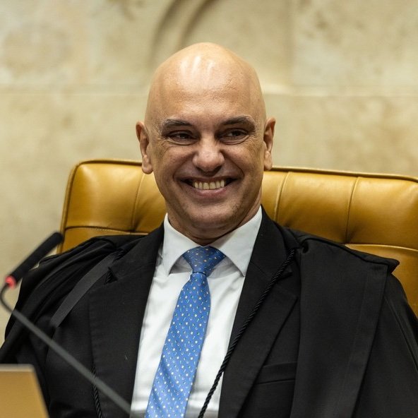 Este sujeito ainda não se deu conta de que está morto moral e eticamente, que a sua conversinha tosca de DEMOCRACIA só agrada alunos retardados da USP, petistas alienados e a mídia comprada.