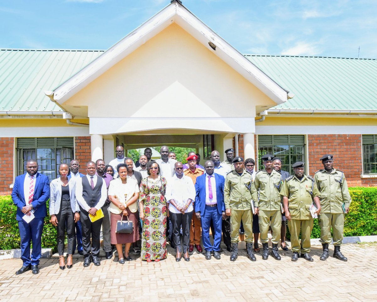 unwomenuganda's tweet image. As part of today’s monitoring mission, Principal Judge @JudiciaryUG Lady Justice Jane Frances Abodo &amp;amp; @unwomenuganda’s Adekemi Ndieli joined a community sensitization by @ug_lawsociety at Nwoya District HQ, addressing key community concerns, especially on #GBV.

@ADCinUganda