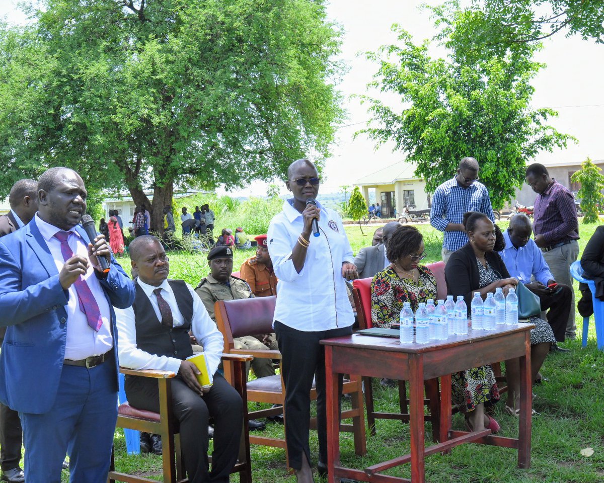 unwomenuganda's tweet image. As part of today’s monitoring mission, Principal Judge @JudiciaryUG Lady Justice Jane Frances Abodo &amp;amp; @unwomenuganda’s Adekemi Ndieli joined a community sensitization by @ug_lawsociety at Nwoya District HQ, addressing key community concerns, especially on #GBV.

@ADCinUganda