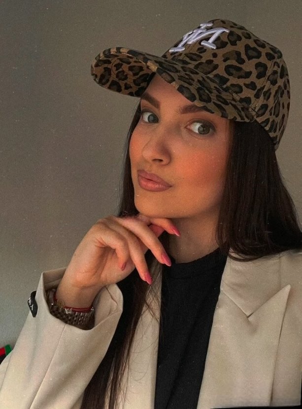 rebeccameisels1's tweet image. Finding the sweet spot between casual and classy #ChicStyle #EffortlessLook