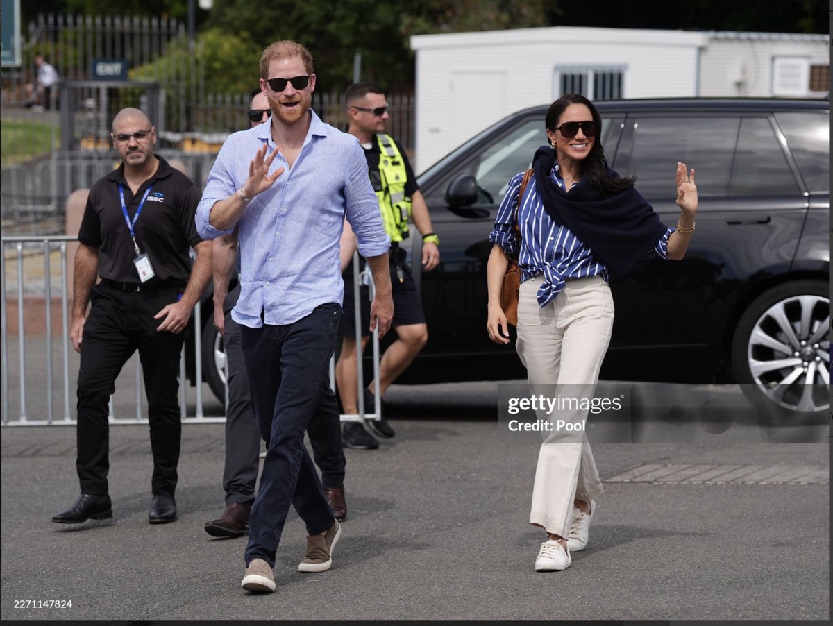 royalwhisper's tweet image. “Prince Harry &amp;amp; Meghan arrive at the Man O'War Steps, next to the Sydney Opera House, before taking part in sailing event with #InvictusAustralia members in Sydney Harbour, on day four of trip in Australia. April 17, 2026”🇦🇺💛🖤
 #gettyimages #HarryandMeghaninAustralia