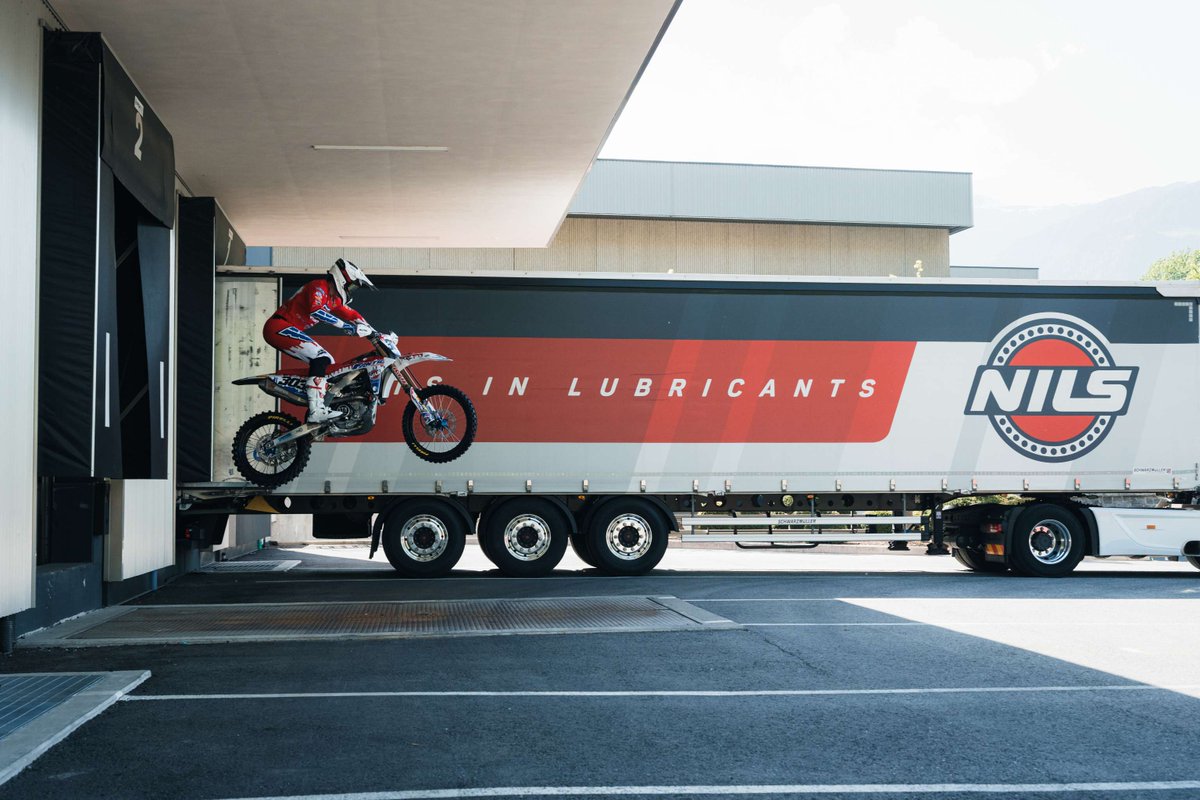 mxgp's tweet image. New weekend, new look for Fantic Factory Racing MXGP in Trentino 🔴⚪🔵

📸 Fantic Racing
#MXGP #MX #Motocross #Motorsport