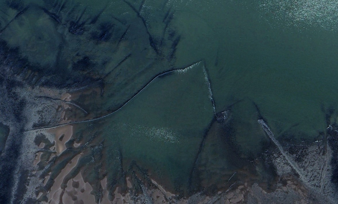 Stonefishweirs's tweet image. Satellite imagery of the stone #fishweirs at #Minehead is a coastal town and civil parish in #Somerset, #England. The coast has a number of tidal stone #fishweirs, some of which are are 100s of meters long and represent a huge investment of time/energy. #coastalhistory #4oceans