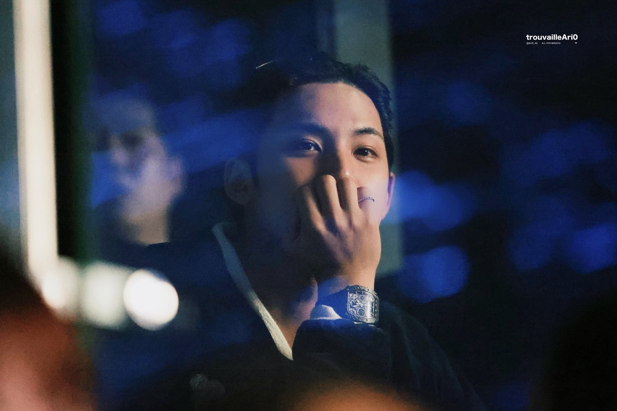 trouvailleAri0 tweet media