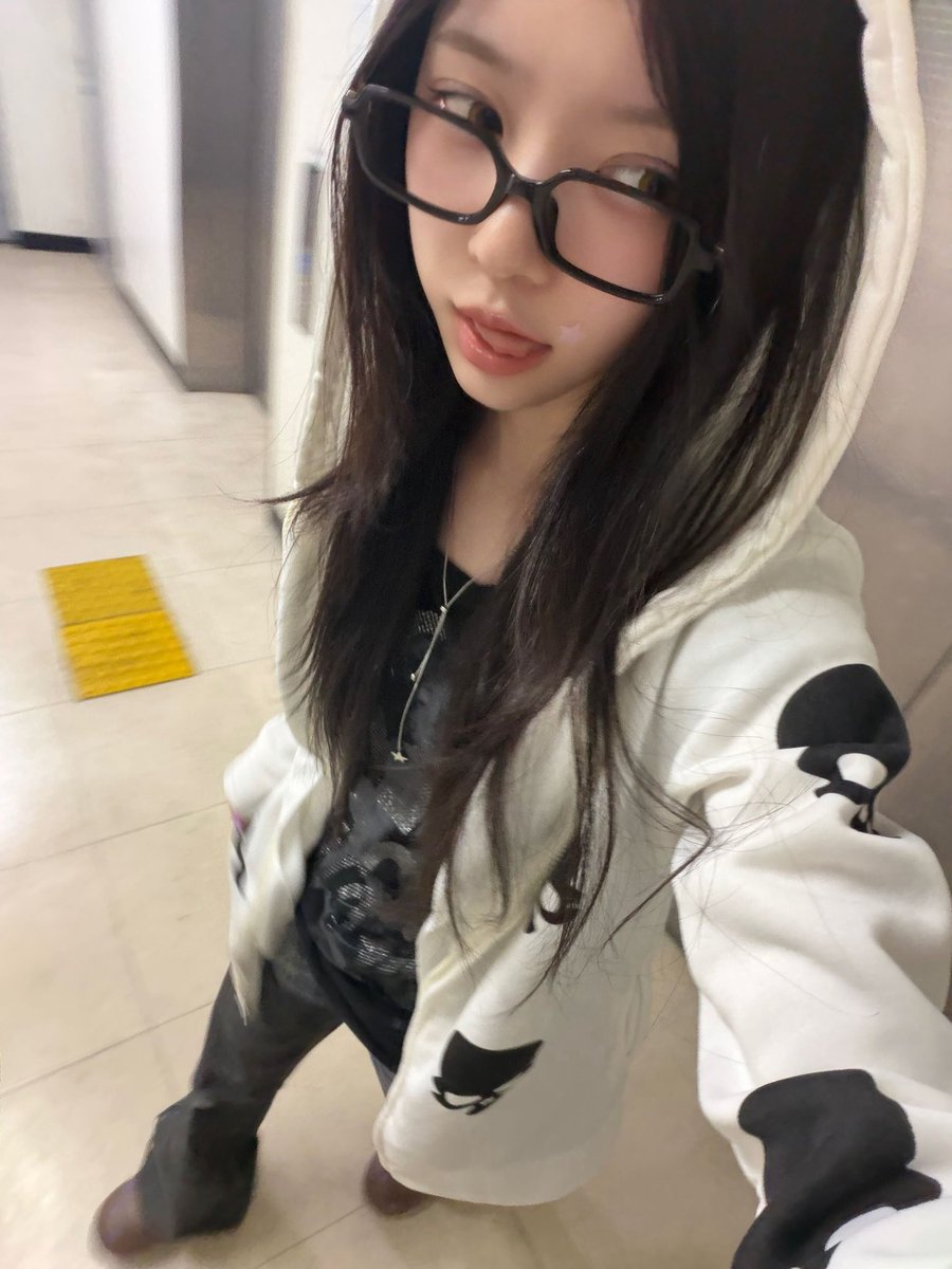 ILLIT WEVERSE tweet media