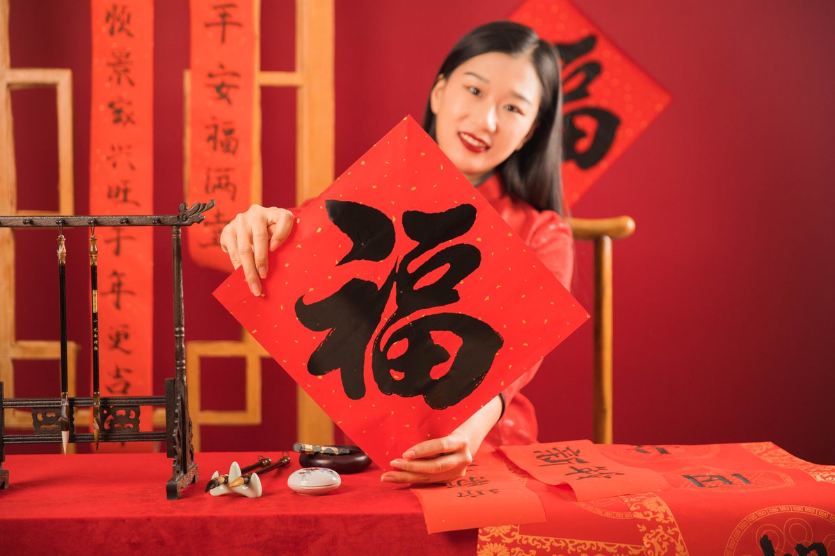 The charm of ink knows no borders, and culture connects hearts! At the UN Chinese Language Day Calligraphy Competition in Nairobi, African friends experienced Chinese culture, truly letting me feel the vibrant vitality of Chinese culture in Africa!