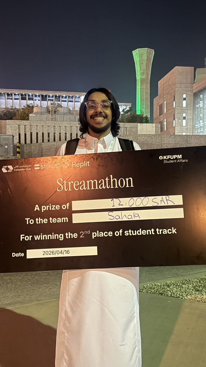 Rashedovic_'s tweet image. بعد ٨ محاولات على مدار سنتين
الحمدلله تمم الفوزز بالمحاولة التاسعة بعد 34 ساعة صاحي للعمل على المشروع الحمدلله واخيرًا اقدر اقول 
🥳🥳👑I am a Hackathon Winner
فعلتها “سهالة❤️”
•
•
And As Always Just Keep Fighting, Creating, and Saying 
الحمدلله❤️

#Streamathon #StreamXReplit