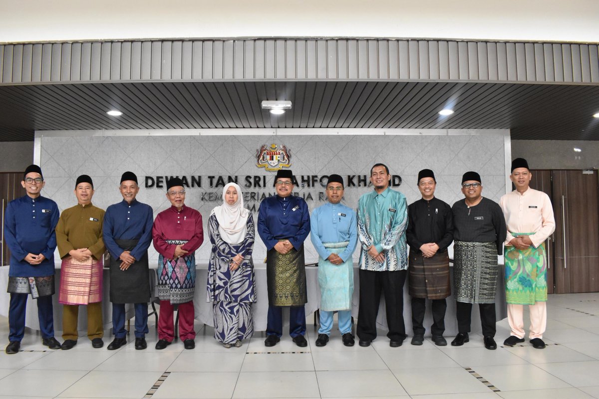 CSFJ_JKR's tweet photo. 15 April 2026 | Rabu
Telah berlangsung Mesyuarat Warga bertempat di Dewan Tan Sri Mahfoz Khalid. Mesyuarat ini bertujuan untuk menyelaras hala tuju Cawangan, membincangkan isu-isu semasa serta memastikan pelaksanaan aktiviti dan pentadbiran Cawangan berjalan dengan teratur. https://t.co/HygVQjWr7E