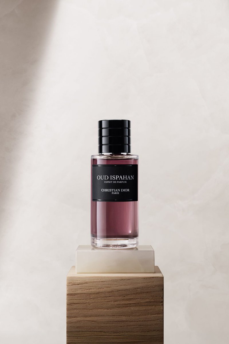 Greys_Essence's tweet photo. Characterised by floral, woody and spicy notes. Accents of clove and cumin meet oud and rose in an olfactory dance of distinctive character.😍

•Dior Oud Ispahan 80ML Esprit de Parfum 

•GHS6,000.

•Call/WhatsApp 0242637578

•Complimentary 🚚 

Kindly retweet. 🙏 https://t.co/NOLAX023US