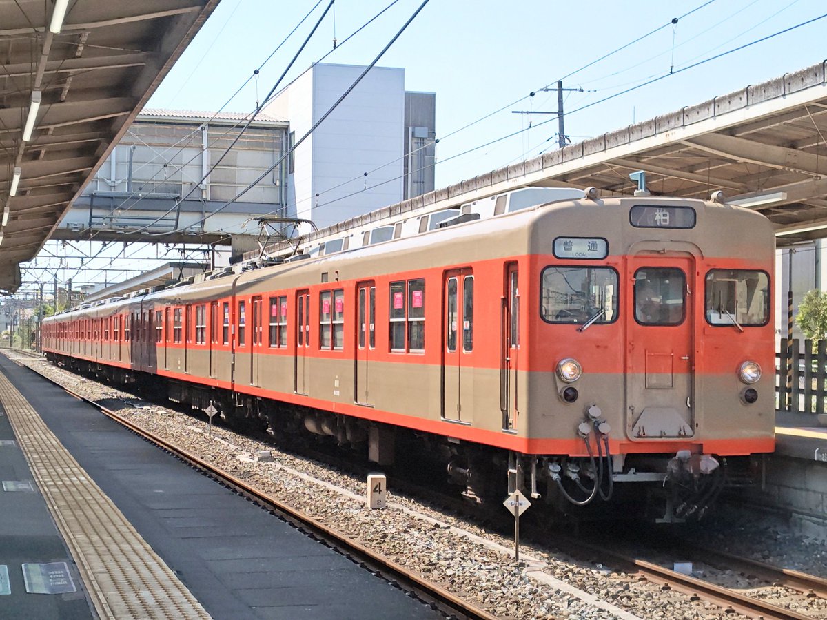 YFライナー tweet media