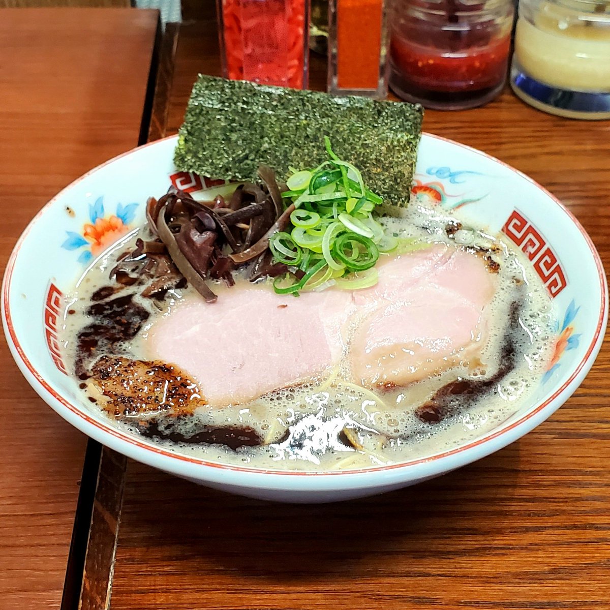 む tweet media