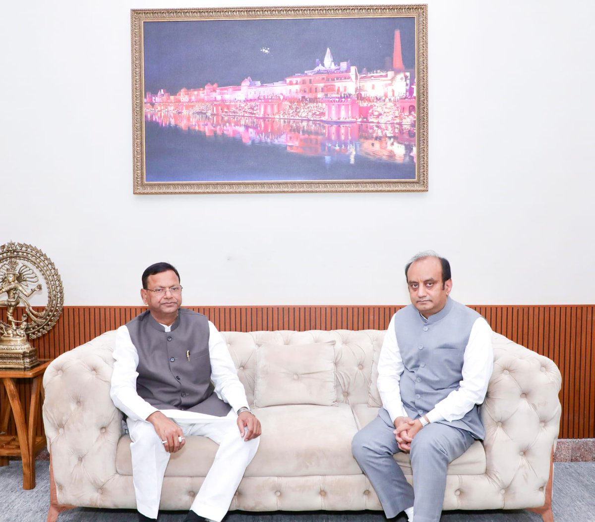 आज नई दिल्ली में माननीय राज्यसभा सांसद एवं भारतीय जनता पार्टी के राष्ट्रीय प्रवक्ता डॉ. सुधांशु त्रिवेदी जी ने शिष्टाचार भेंट की। 
#सुधांशुत्रिवेदी

<a href="/SudhanshuTrived/">Dr. Sudhanshu Trivedi</a> 
<a href="/BJP4India/">BJP</a> <a href="/BJP4UP/">BJP Uttar Pradesh</a>