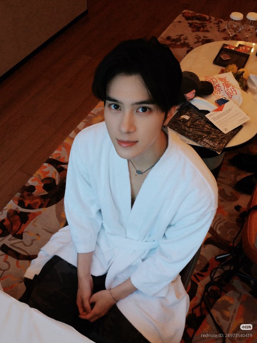 wayvfess's tweet image. WayV! gila sih ini cowo ganteng banget yakali ngga jadi pacar gue