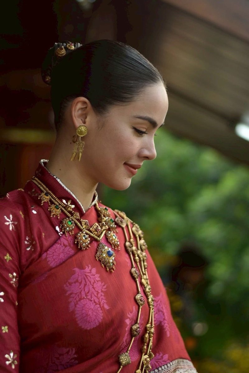 อุรัสยา แปลว่า "ลูกสาว" นอกจากนี้ยังมีความหมายเชิงวรรณศิลป์ว่า "หญิงผู้เปี่ยมด้วยหัวใจที่ดีงาม" หรือหญิงที่มีจิตใจงดงาม