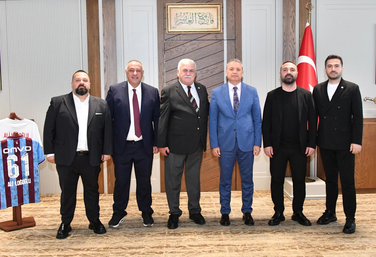 TrabzonEmniyet's tweet photo. Şampiyon olarak 2. Lig’e yükselen Sebat Gençlik Spor Kulübünün Başkanı Sayın Atalay Armutçu ve Yönetim Kurulu Üyeleri, İl Emniyet Müdürümüz Sayın Ali Loğoğlu'nu makamında ziyaret ettiler..👇🏻 https://t.co/CvMvCYYE48