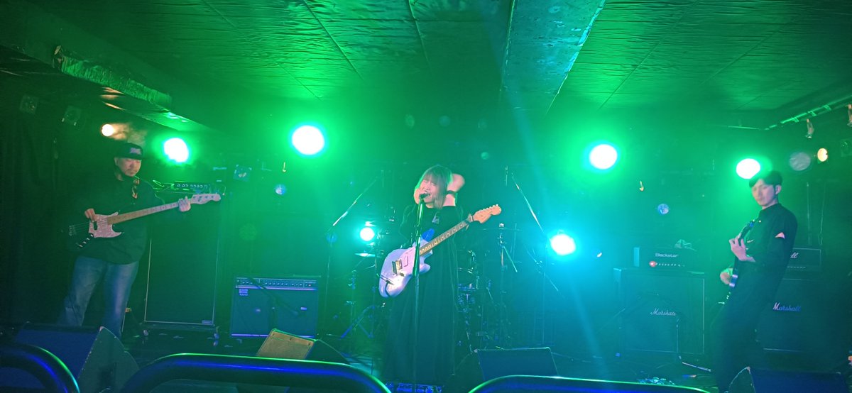 ruro_tabi's tweet image. 数十年ぶりのライブハウス復帰 2週に渡り下北沢で
アルフィーから育ったノンジャンル耳で
雑想・ベンチウォーマーズ・Tri-Uncle・No Station…
などのインディーズオムニバスを満喫中
おもちゃ箱ひっくり返したみたいな毎回が最高で
楽しめてるボクが自慢😆

#バンド #インディーズ