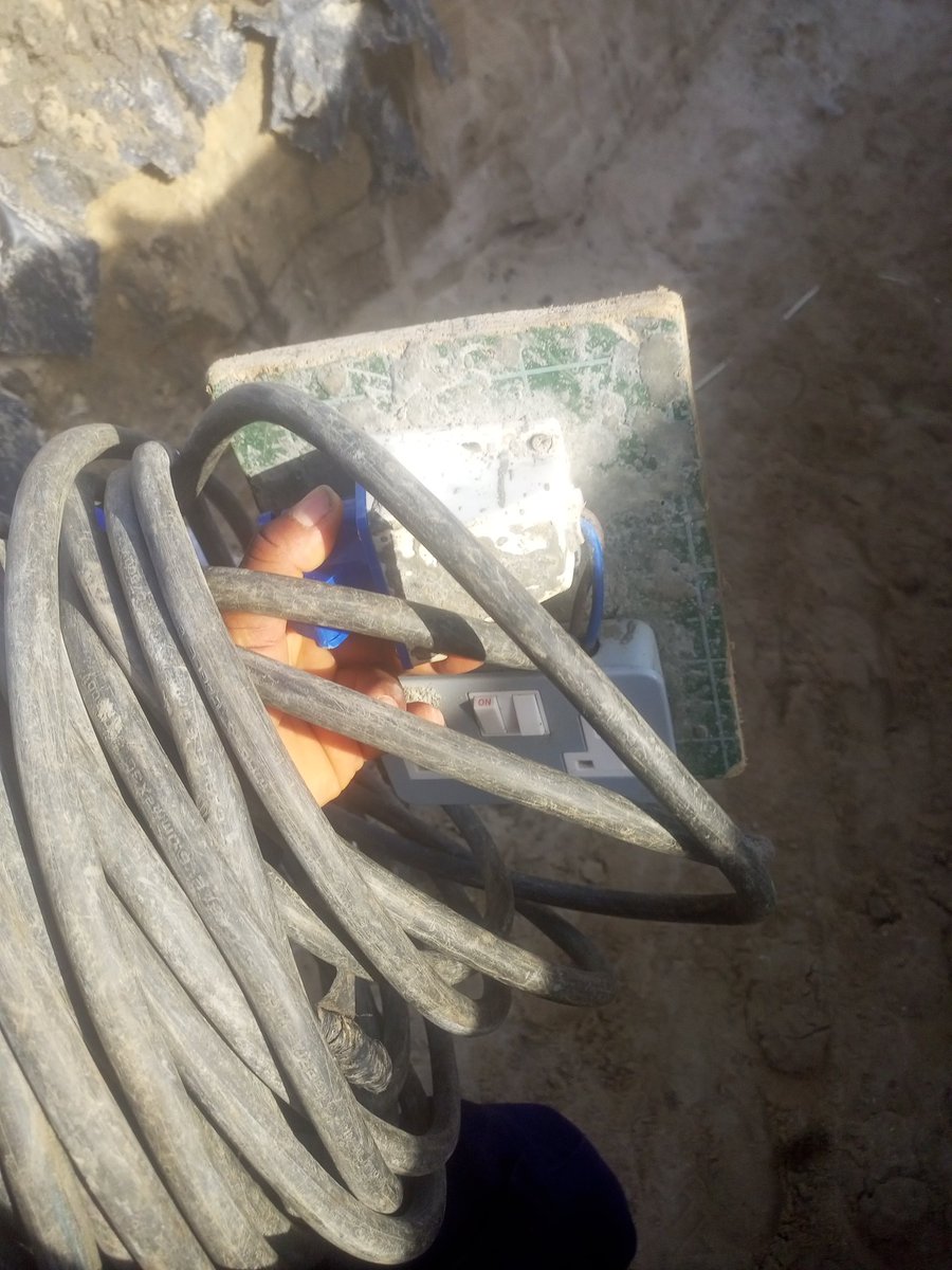 iamsimplyvictor's tweet image. DAILY M'$
ELECTRICAL ENGINEERING
SITE ENGINEER (ELECTRICAL)
ELECTRICAL AND ELECTRONIC ENGINEERING 

#Electrical #Electronic #Engineering #Interior #Company #ElectricalJobs #ElectricalWorks