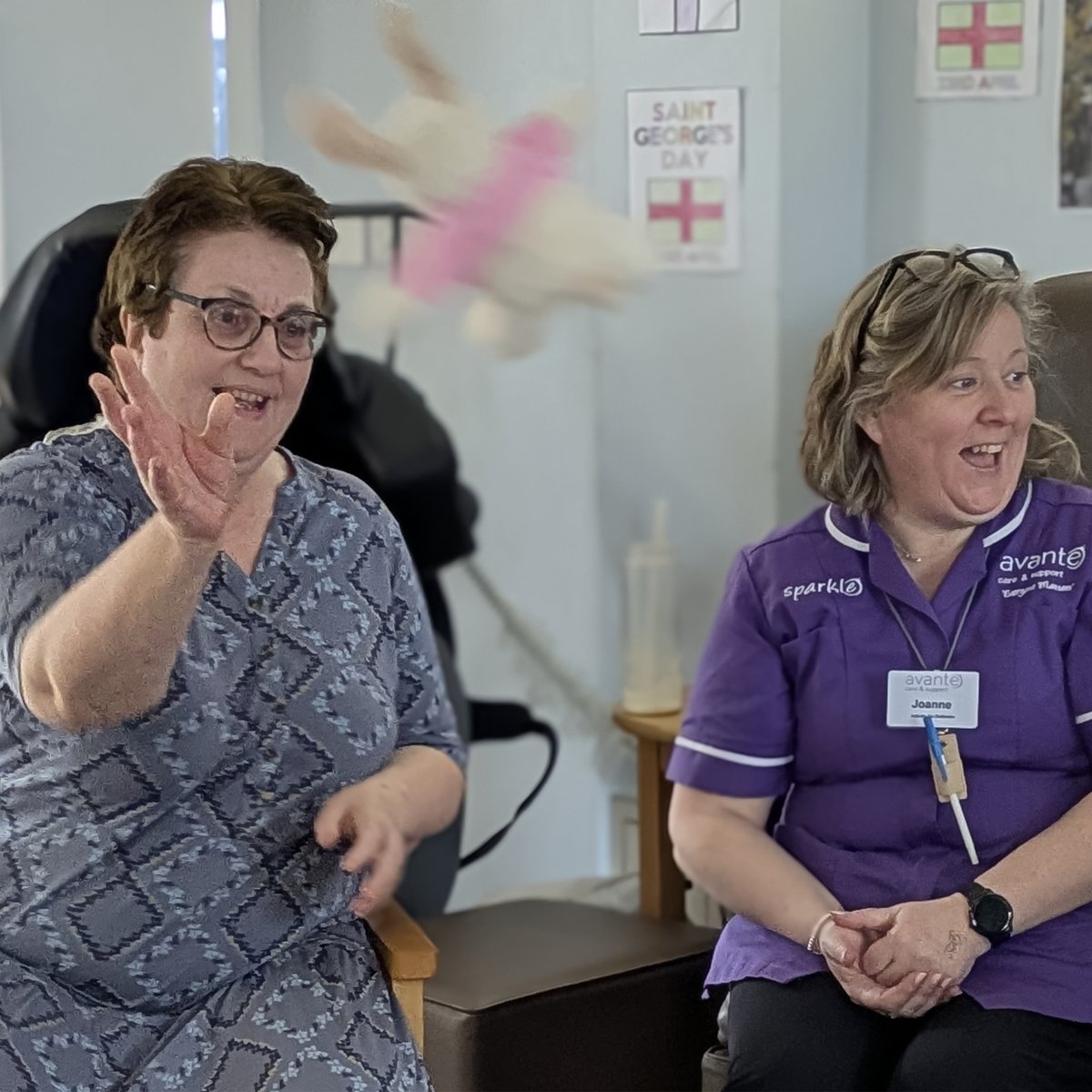 AvanteCare's tweet image. There was plenty of fun and laughter at Parkview Care Home as residents enjoyed a lively session of parachute exercises! The fun continued with some cheerful singalongs, followed by a light-hearted game of catch using soft, fluffy teddy bears.

#CareHome #Activities #AvanteCare