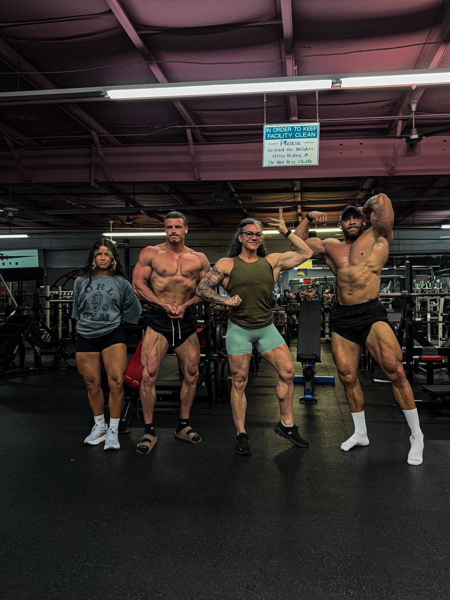 Morning twitter… #fit <a href="/muscles2016/">Luciana Esquilin</a>