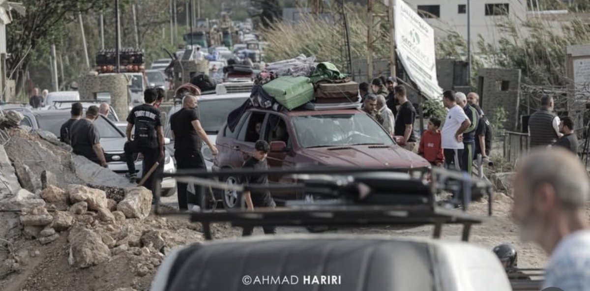 لا أحد يفهم ما الذي يجري اليوم في لبنان كما نحن في غزة ..
ولا أحد يرى ما نراه نحن ..

من البساطة القول إن الحرب توقفت وإن الناس عادت ..
المشهد لكل هؤلاء اللبنانيين وتحديدا الجنوبيين منهم مختلف تماما..

قد نرى الضحكات وشارات النصر وهي حقيقة لا شك..

لكن أيضا نعرف -حق المعرفة- أن