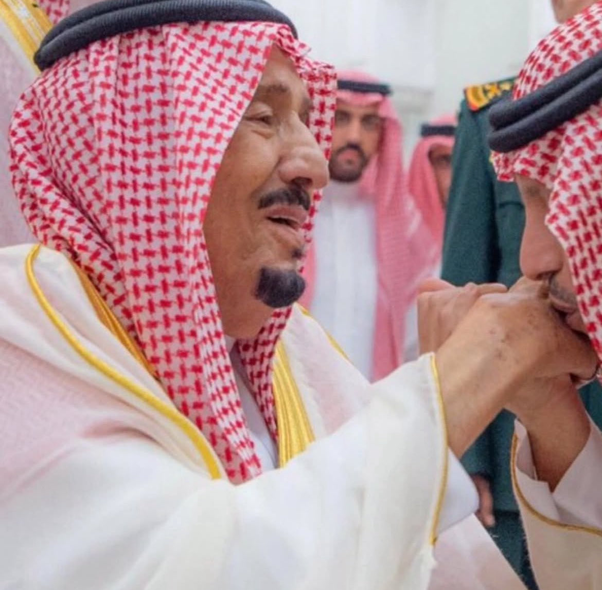 يارب احفظه وأطل في عمره والبسه لباس الصحة والعافية وكن له نِعم المعين واكتب له النصر المبين .
الله لايخلينا منك يامولاي .
🤲🤲🤍🤍🤲🤲