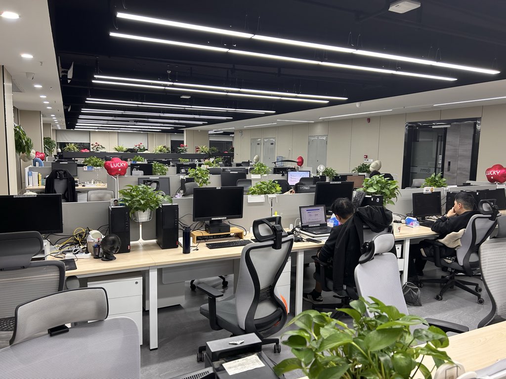 mR.木子白 tweet media