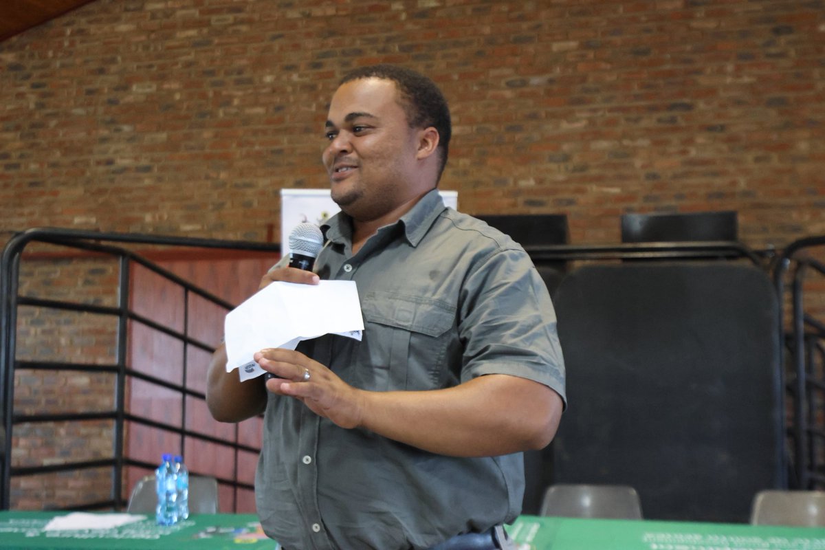 nwpg_dard's tweet image. FMD awareness is underway at Wolmaransstad Show Grounds 🌧️🐄
Farmers showed up despite the rain to learn how to protect their livestock.
Led by the Veterinary Office in Wolmaransstad.
#FMDAwareness #KnowledgeIsPower