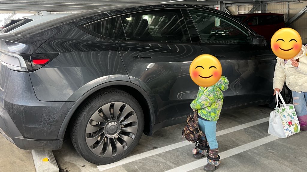 yousei_anzukun's tweet image. 息子が幼稚園のお友達に
話してたらしい。

「うちテスラだよ。モデルYってやつ」
先生にも広めてたらしい😂

先日、お友達のお母さんに
駐車場で話しかけられた。

「テスラ乗ってるんですね！
ずっと気になってて…」

息子が営業してた😇笑

#テスラ #Tesla #北海道 #EV #子育て