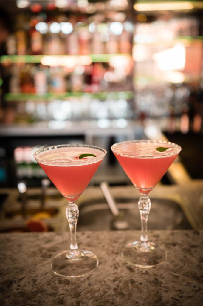 Princesshay's tweet image. Friday fizz, small plates and live music 🎵🥂  Start the weekend at Lloyds Lounge for a night of laughs, singalongs and good times.  #Princesshay #Exeter #Memories