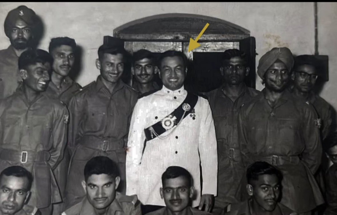 Comman Man tweet media