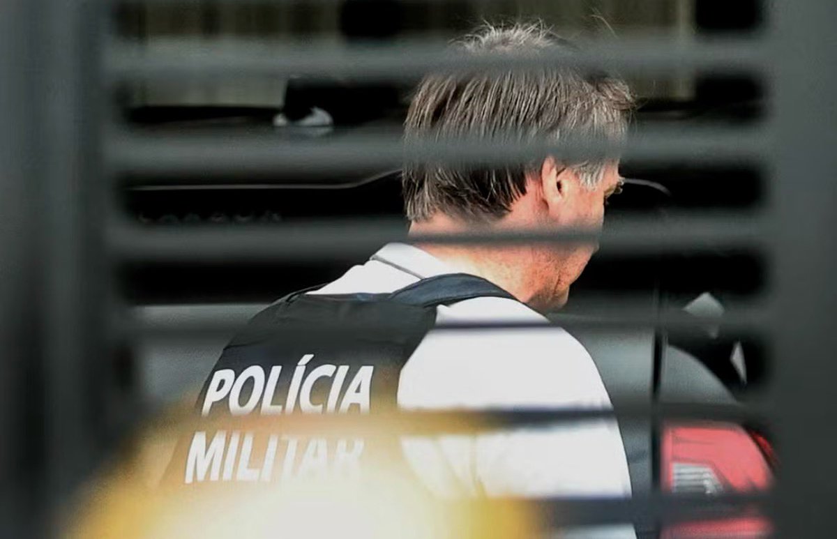 Carlos Bolsonaro tweet media