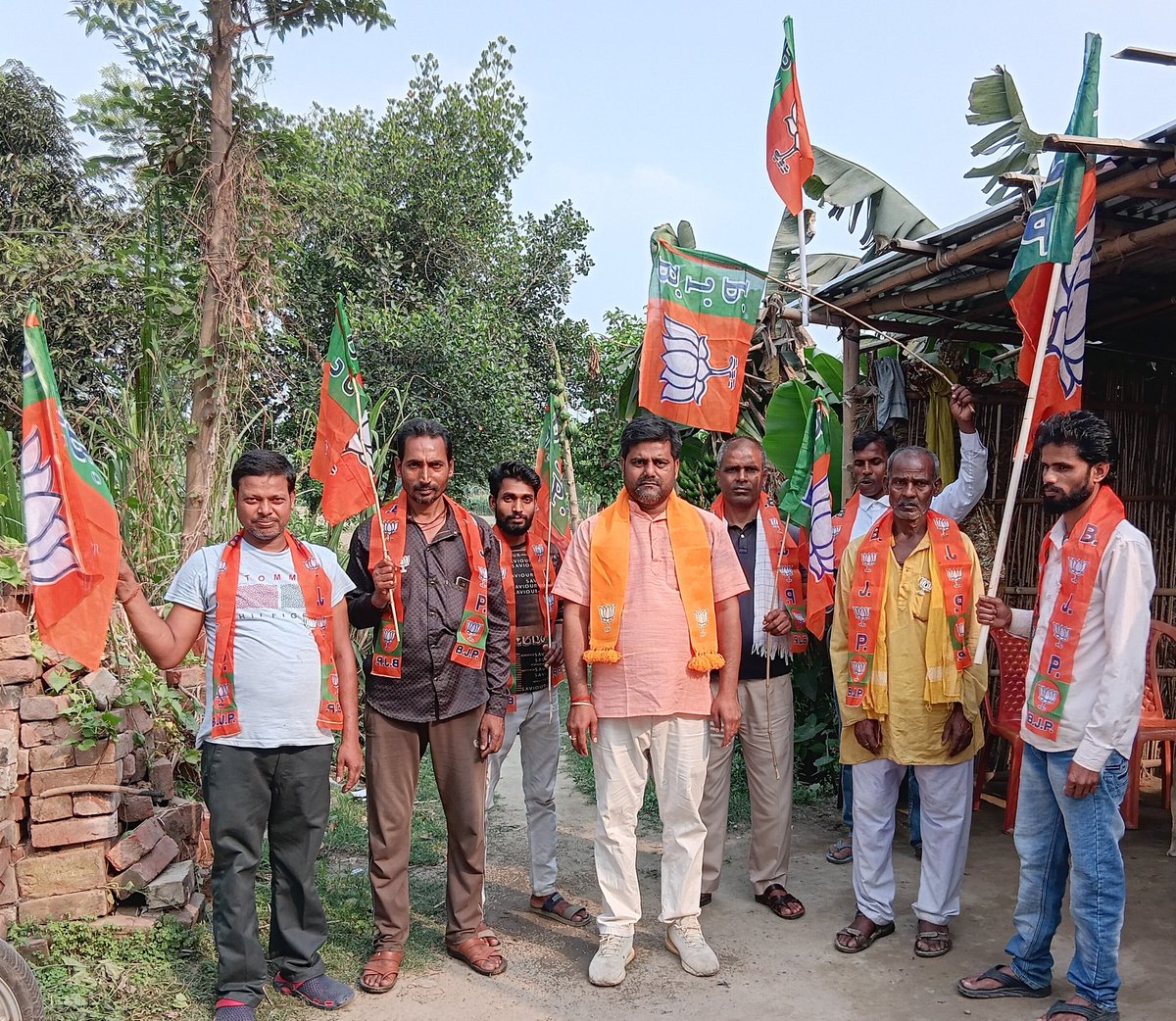 ranjitchaubjp's tweet image. बिहार राज्य में NDA के द्वारा पहली बार भारतीय जनता पार्टी के मुख्यमंत्री बनाएं जाने पर सुखासन भाजपा कार्यकर्ताओं को मिठाई खिलाकर नई सरकार का जश्न मनाया कार्यक्रता में खुशी है।

जय भाजपा 🪷 

#श्रीपुर_सुखासन #NDA4Bihar #BJPBihar  #RanjitKumarChaudhary #TeamBJP #Bihar