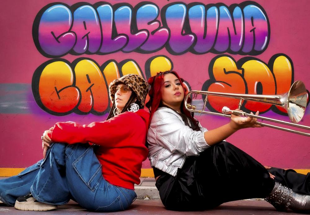 PeriodistasU's tweet image. Nuevo sencillo de María Balvina Trombón 🎤
La artista experimenta con la rumba y el género urbano en su más reciente lanzamiento. Conoce los detalles detrás de esta pieza que revitaliza el sonido de la calle. 🎧 #Salsa #HipHop

zurl.co/KVSG5