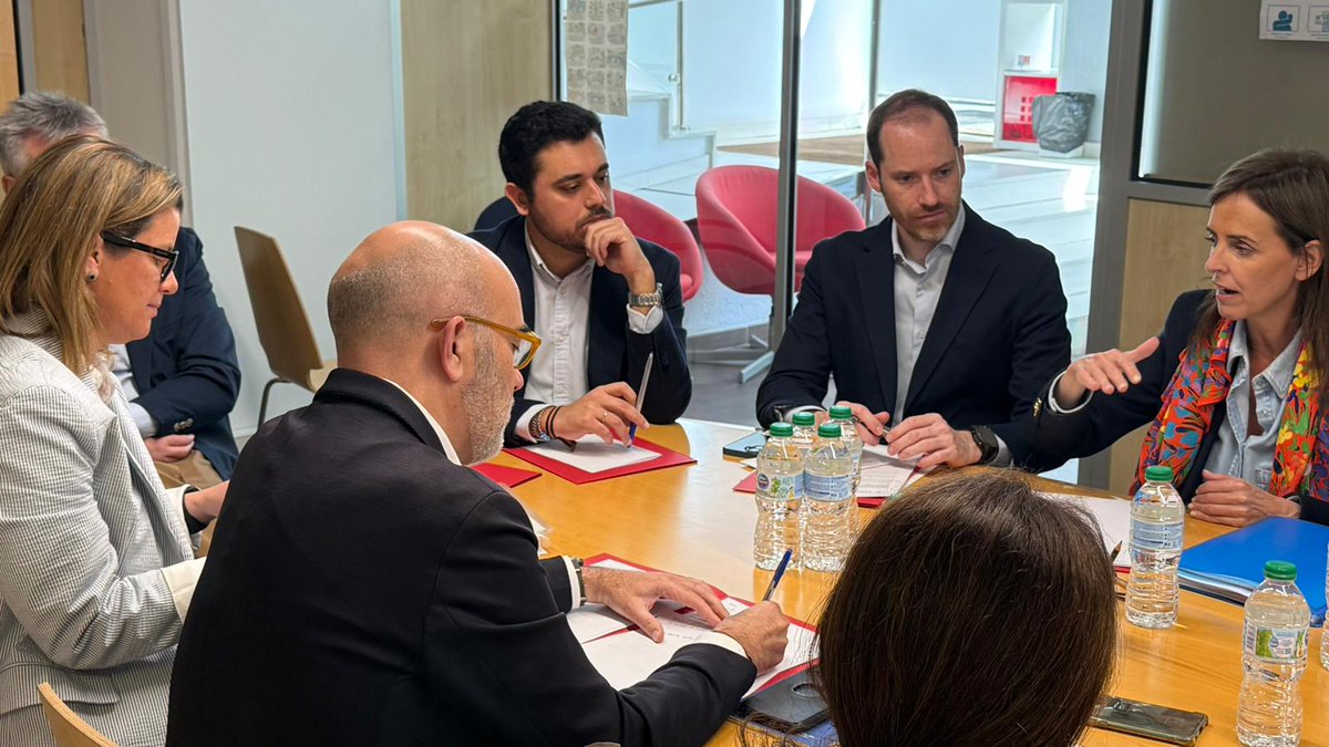 Amb l’objectiu d’intentar desbloquejar la Proposta de Llei 🏛️ que es va aprovar al Congrés dels Diputats perquè hi hagi una compensació econòmica 💶 pel sobrecost de la malaltia celíaca, avui ens hem reunit 🤝 amb representants del PP.

<a href="/carmenfunezdg/">Carmen Fúnez</a> <a href="/hugomanchon/">Hugo Manchón</a> <a href="/danielsirera/">Dani Sirera</a>