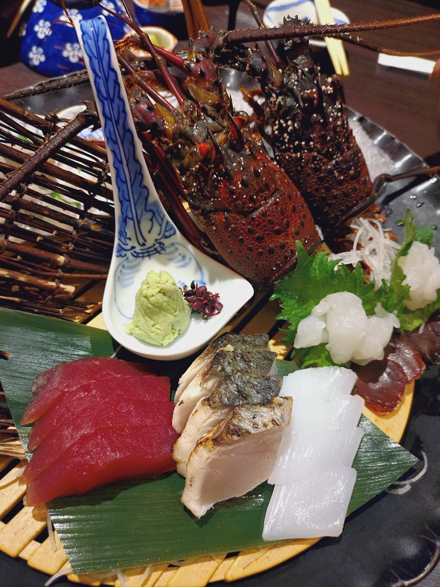 ari_tales's tweet photo. ずっと伊勢海老と松阪牛食べてた…幸せの街伊勢 https://t.co/GvQl4usP06