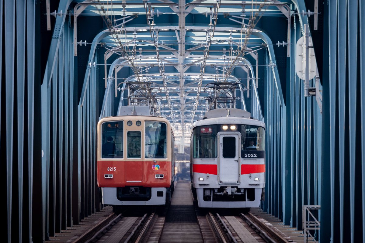 おけいはん走らなくてフラフラと寄った阪神電車
やっぱり阪神電車と言えばこの色
山陽との並び見ながらスルッとKANSAIの3days切符でよく乗ったなぁと思い出に浸りながらの撮影
新開地で食べた寿司屋まだあるといいな