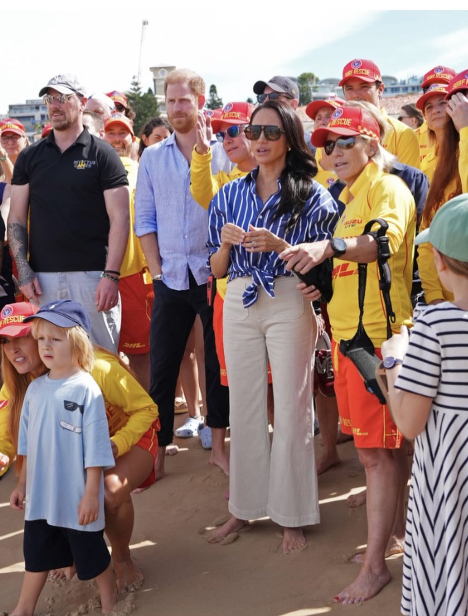 unreMARKLEble's tweet image. #HarryandMeghan made it to Bondi Beach where she went from hems pooling around her feet to high waters. The white pants are waaaay too tight, and I feel like we’ve seen the blue striped shirt with white pants look before. This whole thing is just embarrassing. They might make a
