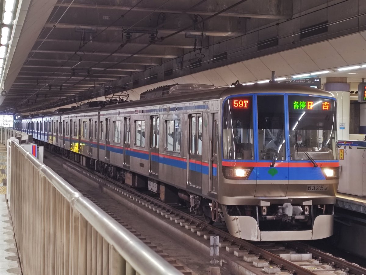 YFライナー tweet media