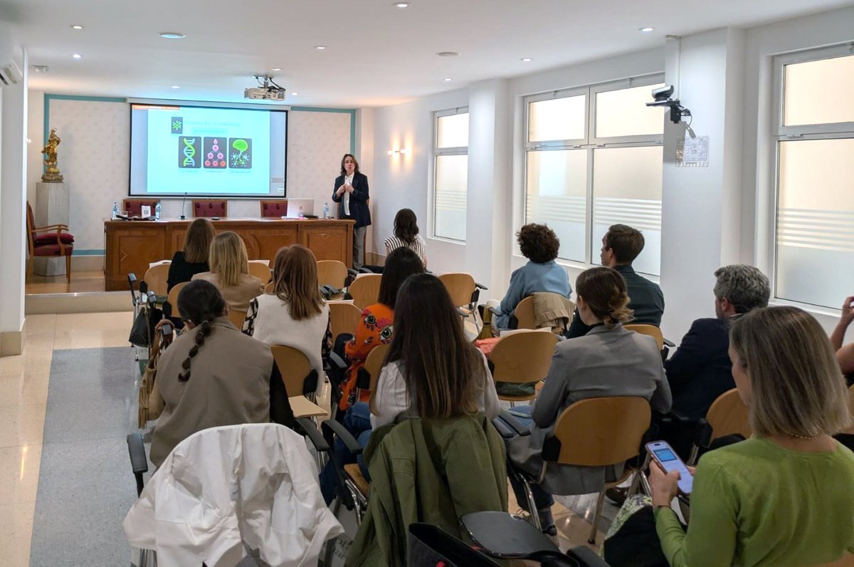 CofAlmeria's tweet image. 👉 El objetivo fue contribuir a mejorar los conocimientos de los compañeros #farmacéuticos almerienses a través de herramientas prácticas y actualizadas para garantizar así las mejores indicaciones farmacéuticas a los #pacientes y usuarios de la #farmacia en este ámbito.