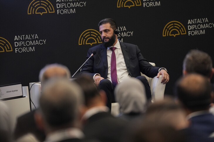 ozetthaber's tweet photo. 🔴 SON DAKİKA
Suriye Cumhurbaşkanı Şara: Suriye bugünkü çatışma ve İran'a karşı yapılan savaşta taraf olmadı https://t.co/lLNpsWjzOt