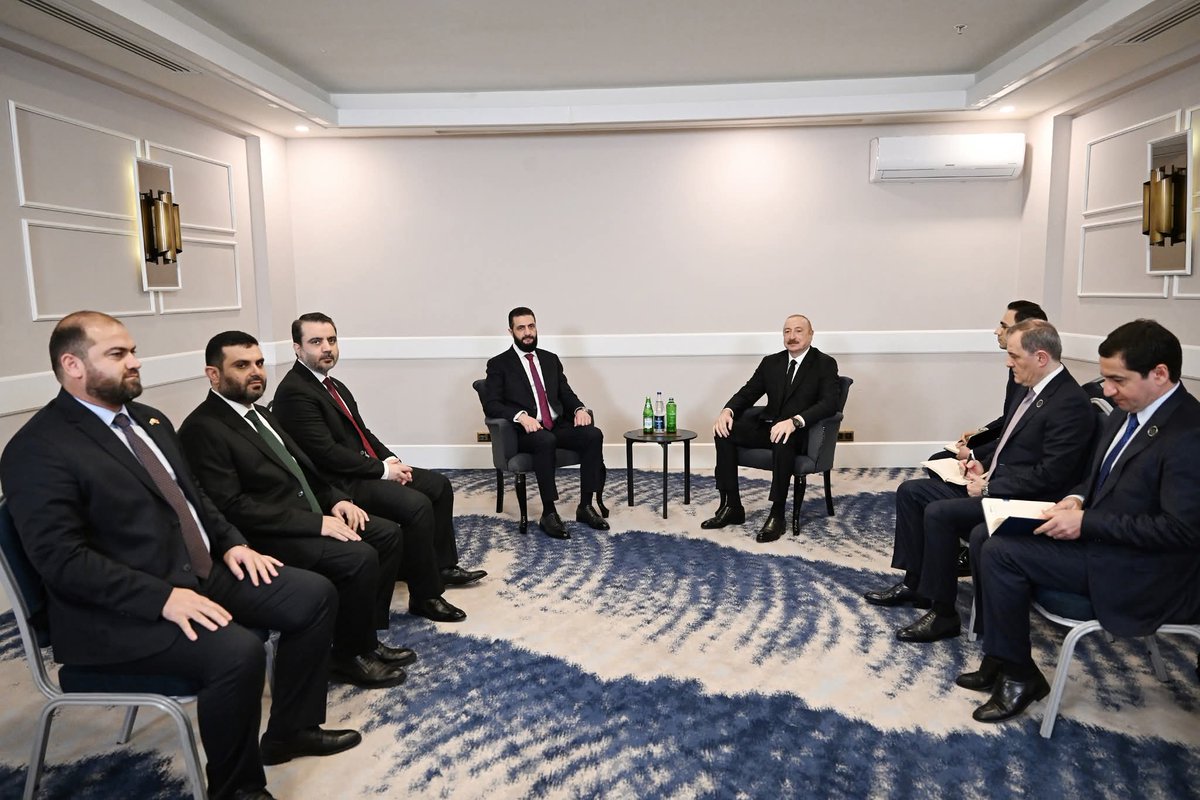 Prezident İlham Əliyevin Antalyada Suriyanın keçid dövrü Prezidenti ilə görüşü olub.

president.az/az/articles/vi…
