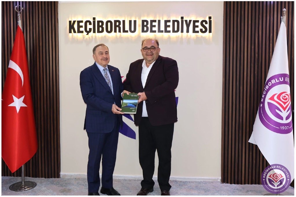 ilçemizi ziyaret eden Sayın Bakanımız Veysel EROĞLU'nu Belediyemizde ağırladık. İlçemize yapmış olduğu hizmetlerlerden ve nazik ziyaretlerinden dolayı Sayın Bakanımıza teşekkürlerimi sunarım.
-Keçiborlu Belediye Başkanı Yusuf Murat PARLAK- #keçiborlu