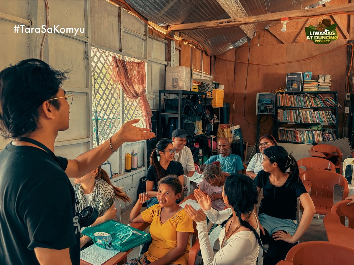 liwanagatdunong's tweet photo. Top 3 lessons from community literacy: sincerity builds trust, learning creates bonds, and true education empowers people to know their rights and stand for dignity. Message us to learn and join.
#EdukasyonParaSaLahat #KaunlaranParaSaLahat https://t.co/XGaQlJGDLF
