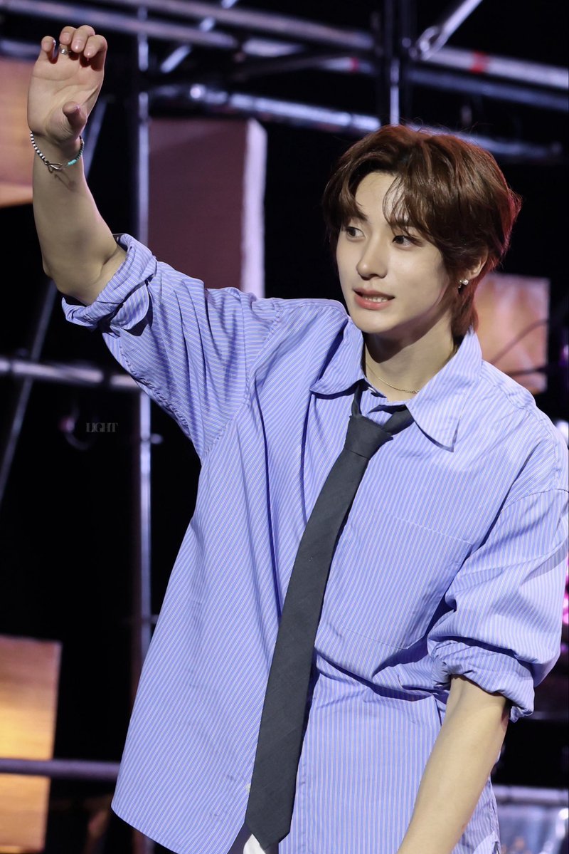 𝐋𝐈𝐆𝐇𝐓 tweet media